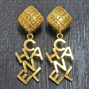 Pendientes de clip vintage oscilantes con logotipo CC enchapados en oro CHANEL #872c - Imagen 1 de 8