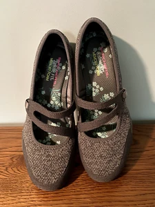 Skechers Women Gray Breathe Easy Memory Foam Relax Fit Slip-On Shoes - 9.5 - Picture 1 of 5