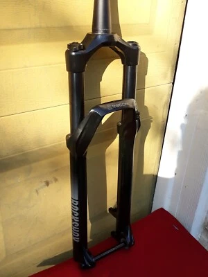 Garfo de ar Rockshox Recon Silver 29 Boost 130mm viagem 15x110mm 42mm deslocamento LkOut  - Imagem 1 de 4