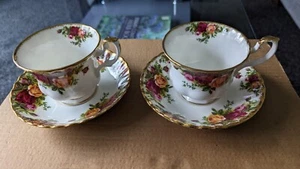 PAIR OF ROYAL ALBERT OLD COUNTRY ROSES DESIGN TEA CUPS & SAUCERS #2 - Picture 1 of 14