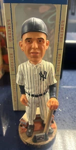 Forever Collectibles Yogi Berra Bobblehead 03 NY Yankees Legends Of Park NUEVO - Imagen 1 de 1