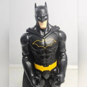 Figura de acción de Batman con capa DC Comics y TM (67800) - Imagen 1 de 5