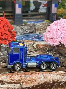 Hot Wheels 1986 Peterbilt Flat Nose Semi Truck Blue Diecast USED EX Condition - Picture 1 of 7
