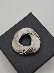Vintage Signed Monet Love Knot Silvertone Brushed Brooch Excellent Cond - Picture 1 of 4