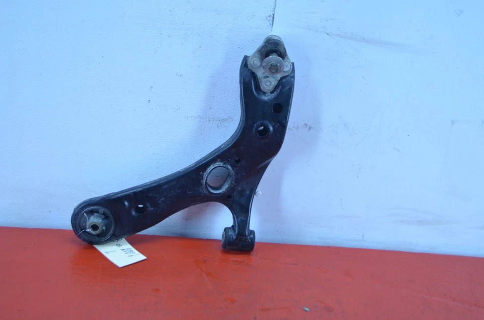 11-17 LEXUS CT200H BRAZO DE CONTROL INFERIOR DELANTERO IZQUIERDO LADO DEL CONDUCTOR OEM Foto 1 de 4