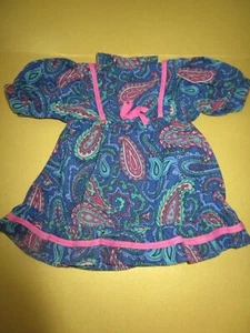 132) SCHÖNES ALTES GEMUSTERTES PUPPENKLEID ALLE MASSE BITTE DEN FOTOS ENTNEHMEN - Bild 1 von 6