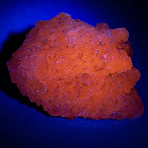 UV Fluorescent Manganese-bearing Calcite. 275g / 9.7oz Nikolaevskiy mine Russia - Picture 1 of 8