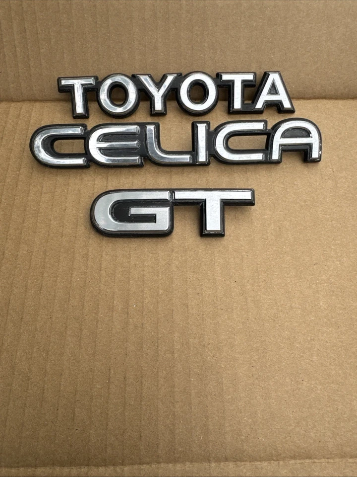 Toyota Celica GT 1986 insignia emblema maletero Foto 1 de 1