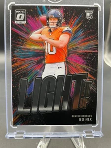 BO NIX (RC) Light it up Rookie INSERTO #6 BRONCOS 2024 Ottica - Foto 1 di 7