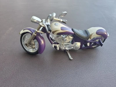 Metal Maxx Harley Davidson Fat Boy FLSTF 1/18 Purple motorcycle - Image 1 of 4