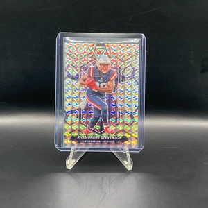 Rhamondre Stevenson #149 2024 Panini Mosaic Silver Mosaic Prizm PARALLEL - Bild 1 von 2
