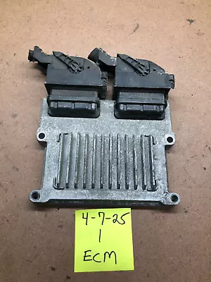 Computadora ECU ECM KIA SEDONA 2012 12 391093C661 843823 Motor Computadora Foto 1 de 4