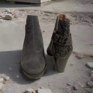 Vionic Naomi Damen-Stiefeletten Schlangenmuster Reißverschluss bequeme Booties mit Absatz 7,5 - Bild 1 von 11