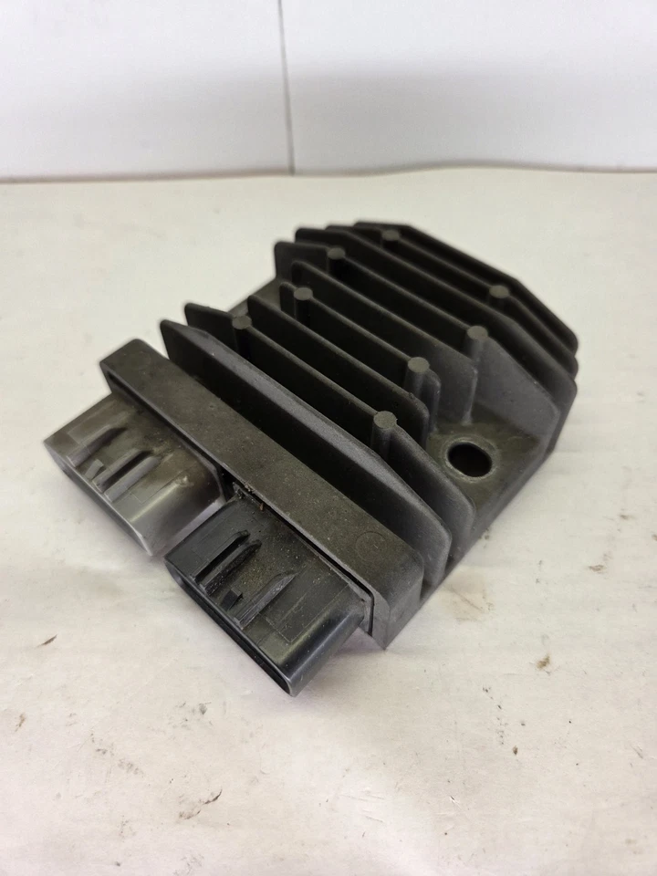 Regulador de voltaje rectificador Honda Cb1100 2013-2017 Foto 1 de 3