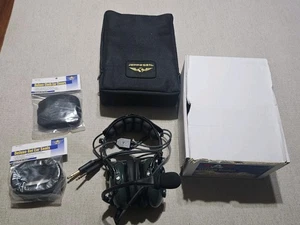 Avcomm AC-900PNR Aviation Headset Dual Plug Stereo/Mono Accessories Jeppesen Bag - Foto 1 di 18