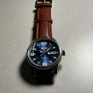 Hugo Boss Herrenuhr mit blauem Zifferblatt und braunem Lederarmband Neu Batterie gepflegt - Bild 1 von 8