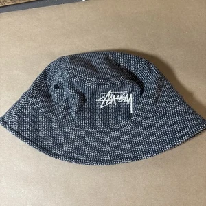 Sombrero de cubo negro Stussy logotipo bordado | L/XL NUEVO - Imagen 1 de 5