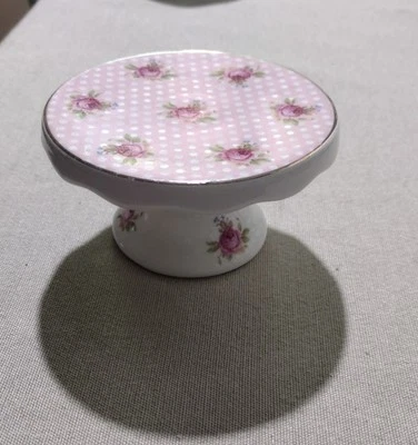 Pedestal de Cupcake Floral a Lunares Rosa y Blanco Grace’s Teaware De Colección Foto 1 de 3