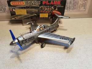 avion hercules juguete