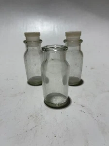 (3) Vial de frasco de vidrio transparente vintage hecho en Taiwán 3 1/2" pulgadas - Imagen 1 de 3