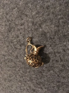 Vintage filigraner Krug mit Anhänger 9 kt Gold zum Öffnen aufklappbar - Bild 1 von 5