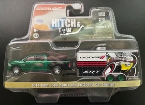 1:64 GREENLIGHT 2014 RAM 1500 SPORT AND ENCLOSED CAR HAULER CHASE - Picture 1 of 1