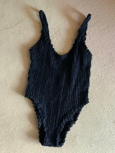 Badeanzug schwarz Gr. 38/40 stretch ungedehnt 64cm lang sieht kaum genutzt aus - Bild 1 von 3