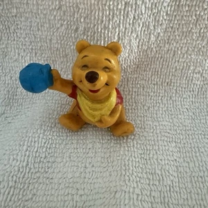 WINNIE THE POOH with Jar of Honey 2" PVC Figur Vintage b3 - Bild 1 von 2