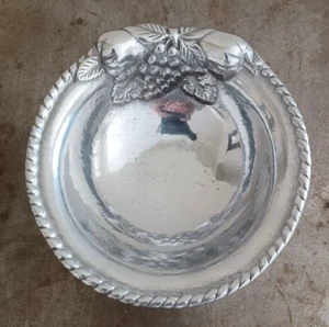 Cuenco de peltre con fruta en relieve 5,5" - Imagen 1 de 19