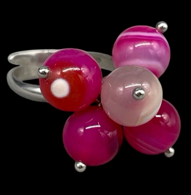 ANELLO DA DONNA FIORE DI PERLINE A SFERE ROSA ARGENTO 925 CON INCISO " GINEVRA " - Immagine 1 di 4