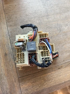 2003 GMC YUKON INTERIOR CABIN FUSE BOX - Image 1 of 4