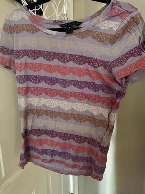 Camiseta Marc by Marc Jacobs de encaje a rayas para mujer mediana púrpura rosa manga corta Foto 1 de 3