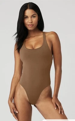 Body Alo Elegante Espalda En Canela Talla Pequeña Foto 1 de 4