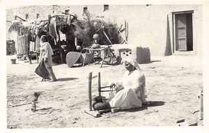 Pakistan - Woman cooking - REAL PHOTO - Publ. unknown - Picture 1 of 2