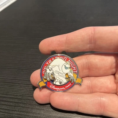Disney DLP Pin Trading Night Marshmallow Pin Frozen LE 400 París  Foto 1 de 3