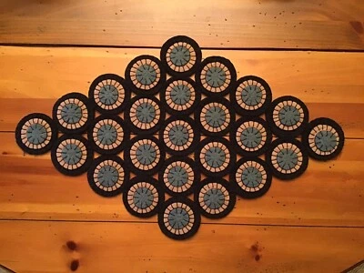 ALFOMBRA DE CENTAVO DE FIELTRO DE LANA PRIM ALFOMBRA DE VELA PARA CORREDOR DE MESA NEGRA, CAMELLO Y AZUL COLONIAL Foto 1 de 4