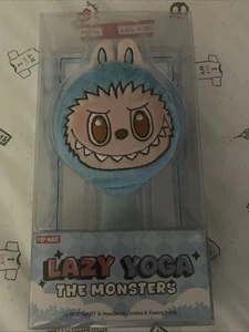 NUOVO Pettine Cuscino Peluche Labubu the Monsters Lazy Yoga Series Promo Popmart USA - Foto 1 di 2