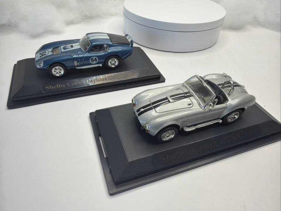 Cupé Shelby Cobra 427 1:64. Sobre base.  Coches modelo diecast 1964 1965 Foto 1 de 4