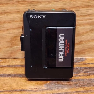 Vintage Sony Walkman WM-2011 Cassette Tape Player NOT WORKING FOR PARTS REPAIR - Bild 1 von 9