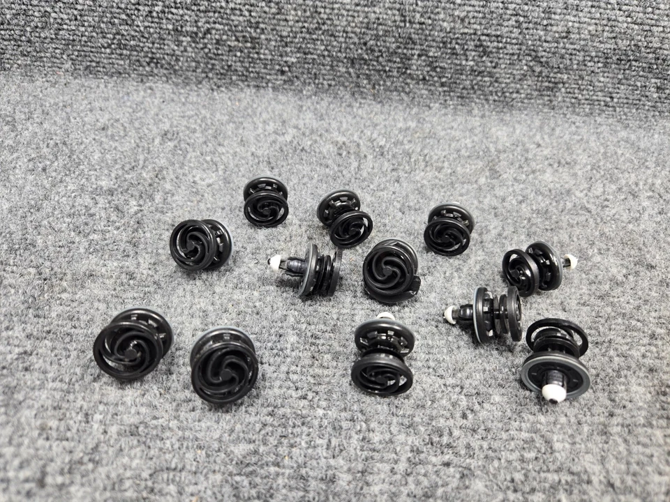 Audi S6 2013-2018 clips de montaje de panel de moldura de puerta con sellador 12 piezas OEM Foto 1 de 4