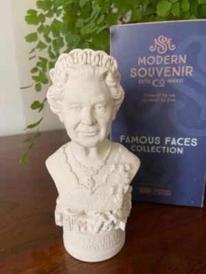 MODERN SOUVINERS Saldi! Busto in gesso Regina Elisabetta II platino giubileo 2022 ornamento made in UK