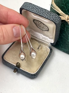 GORGEOUS MODERNIST 925 SOLID STERLING SILVER FRESHWATER PEARL DROP EARRINGS LILY - Picture 1 of 11