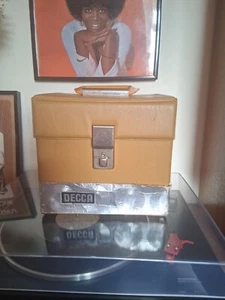 60's/70's DECCA RECORD BOX + 19 BEATLE 45'S ( REIISUES ) - Picture 1 of 5