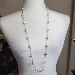 Chic Pearl Necklace with Silver Accents - Picture 1 of 2