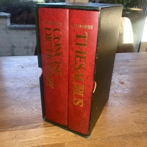Chambers Hardback 1991 Concise Dictionary And Thesaurus  - Picture 1 of 14
