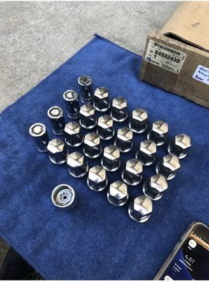 84332438 Genuine GM Wheel Lock & Lug Nuts Kit 2018-2024 (Key Included) 85105299 - Image 1 of 4