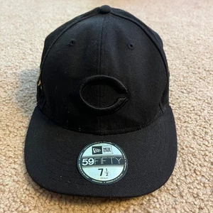 Cincinnatti Reds MLB Mens Size 7-1/2 Fitted Baseball Cap Hat New Era Black - Picture 1 of 12