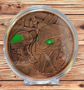 5 oz Alien .999 Copper Round w/ Glow in the dark eyes (in protective capsule) - Picture 1 of 5