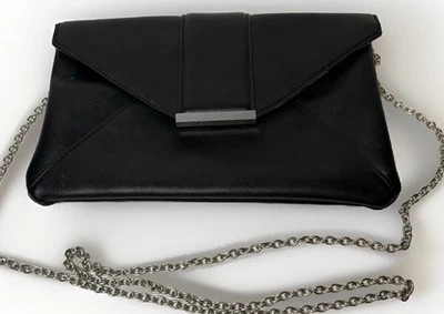 I.N.C. INTERNATIONAL Sobre Negro Imitación Cuero Suave Bandolera Bolso sin asas Cadena Foto 1 de 4