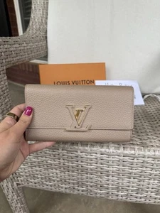 Louis Vuitton Capucines Wallet - Picture 1 of 19